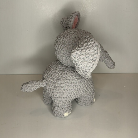 Sparkly crochet elephant plush - Picture 7 of 9
